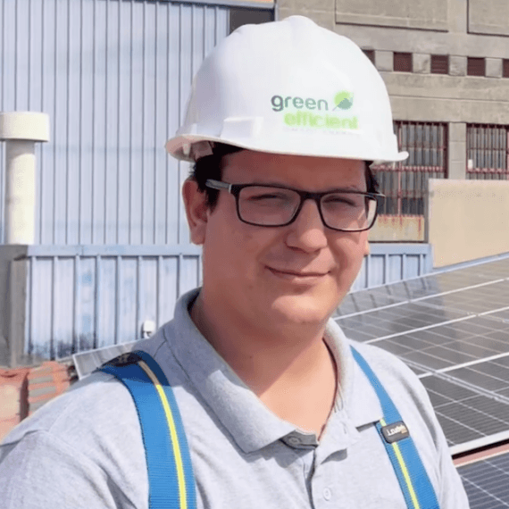 Adrián García, ingeniero del departamento técnico de Green Efficient